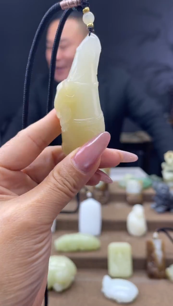 颈饰未镶嵌和田玉1