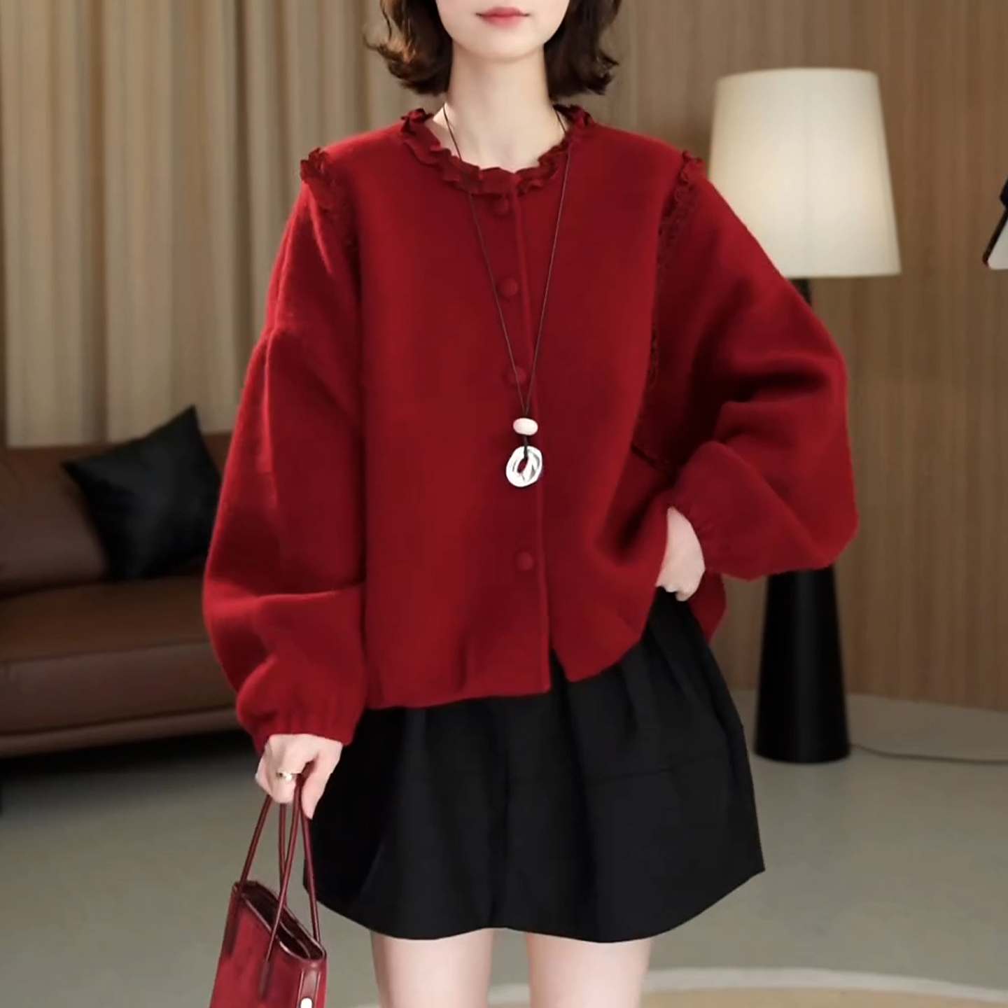 高级感气质木耳边拼接卫衣女2025秋冬新款时尚百搭单排扣短款上衣