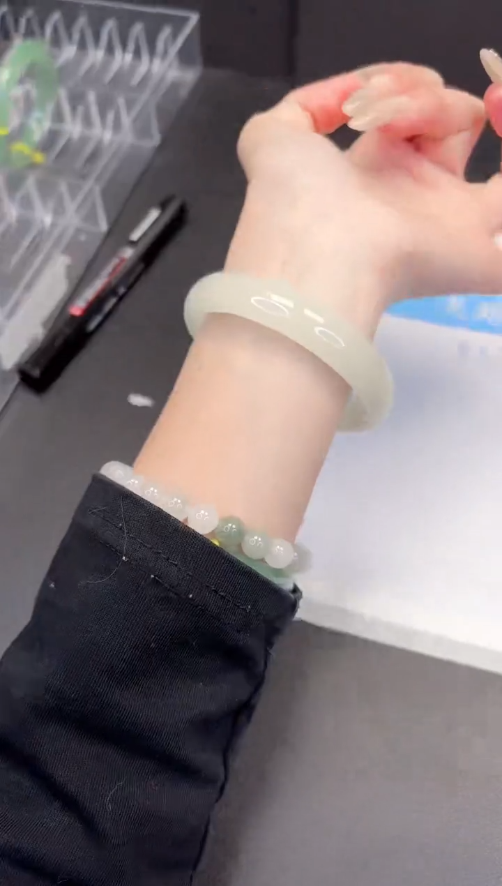 【闪购商品】石英质玉手镯未镶嵌414-61.2