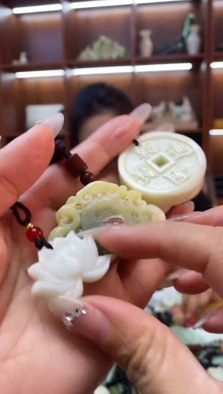 未镶嵌岫玉挂件 