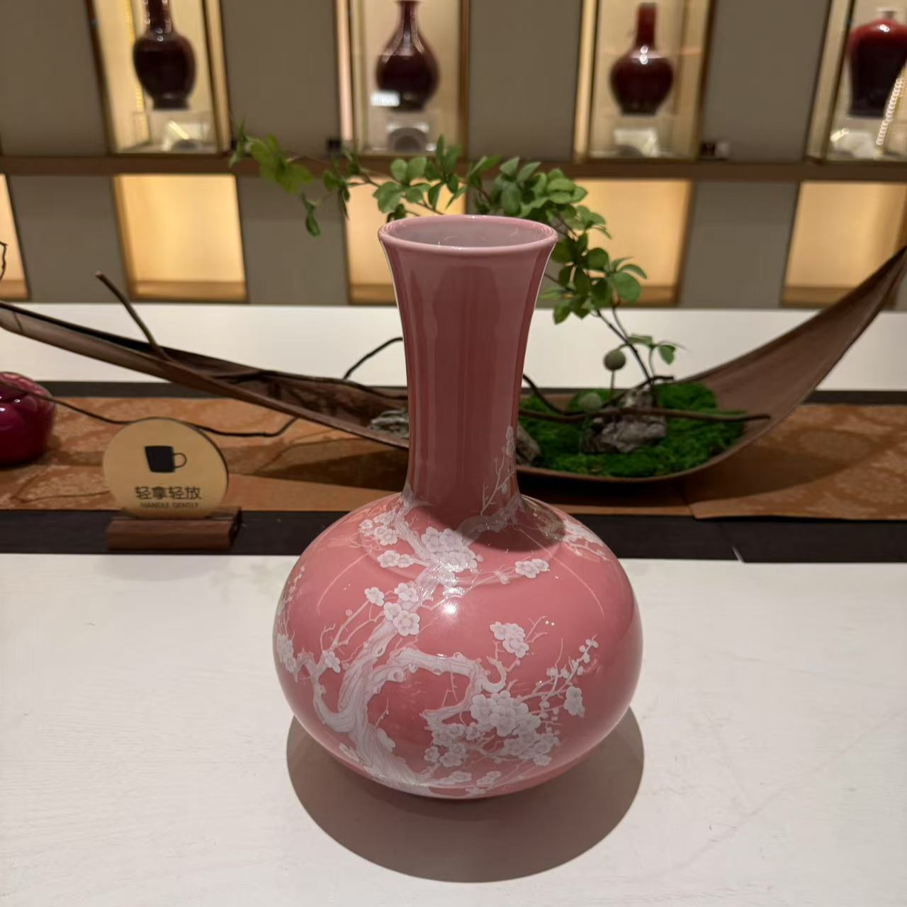 景德镇陶瓷粉红堆白赏瓶