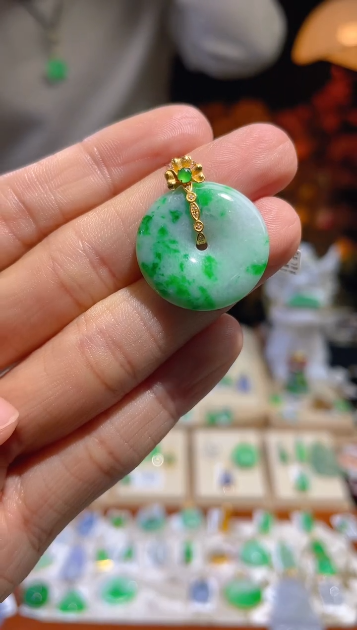 【闪购商品】翡翠颈饰18K金镶嵌假一赔三