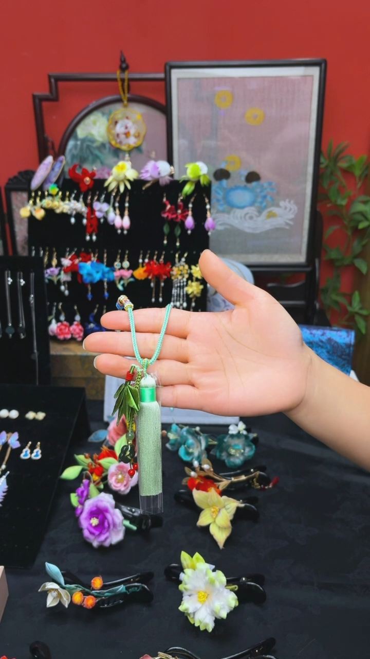 刺绣达****o非遗手工绒花饰品