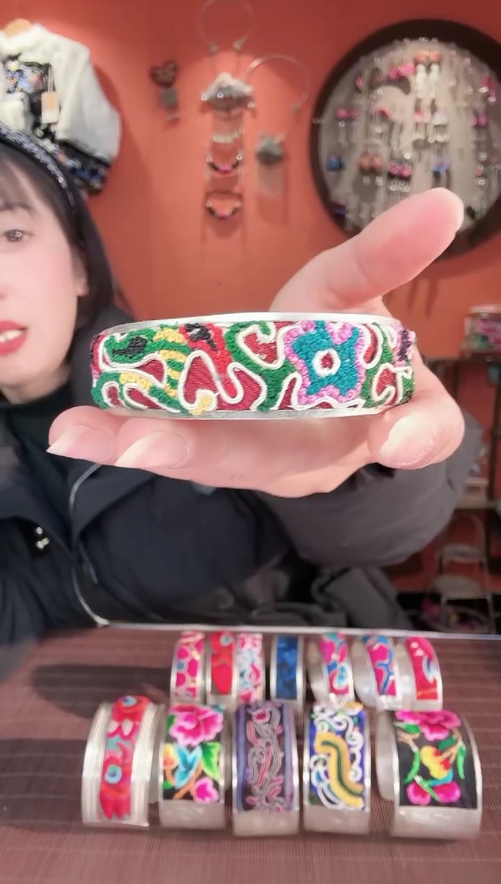 织绣非遗手工苗绣刺绣饰品26手镯