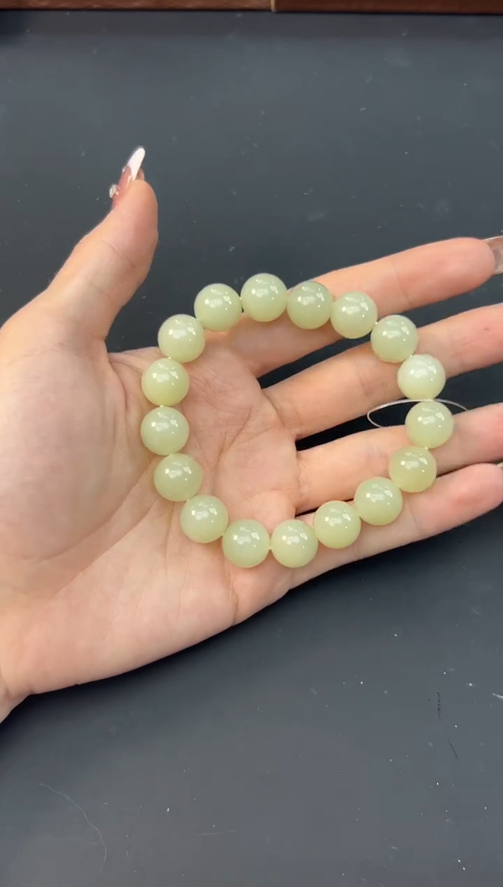 【闪购商品】和田玉手串未镶嵌且末微色差迪克兰卡12手串
