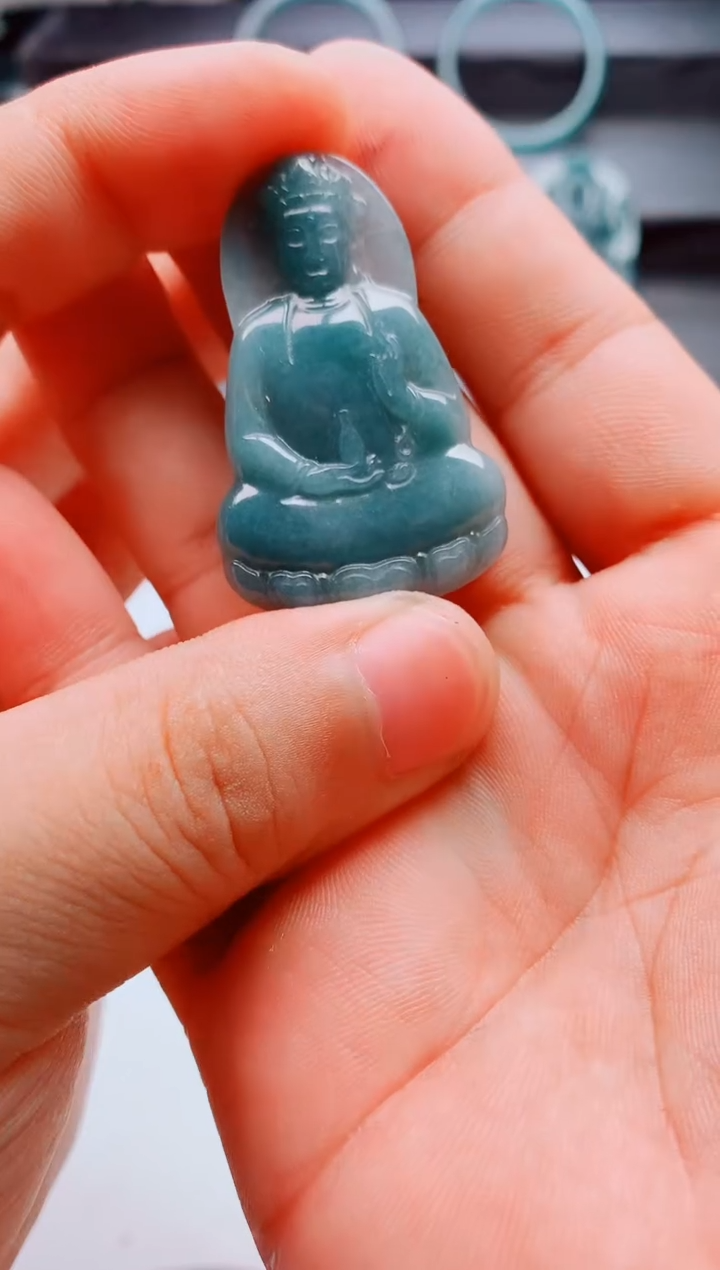 翡翠未镶嵌颈饰小观音