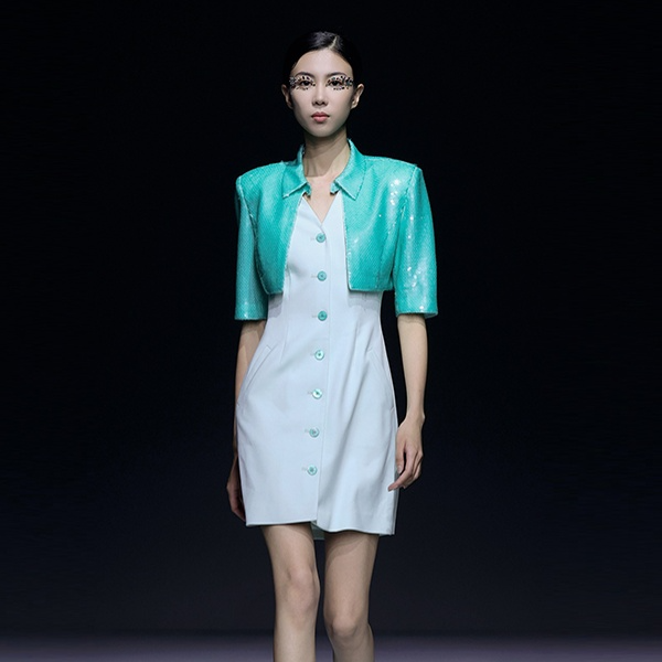 MAGGIEMA马婧设计师款浅绿色配独特时髦亮片外套无袖裙273D
