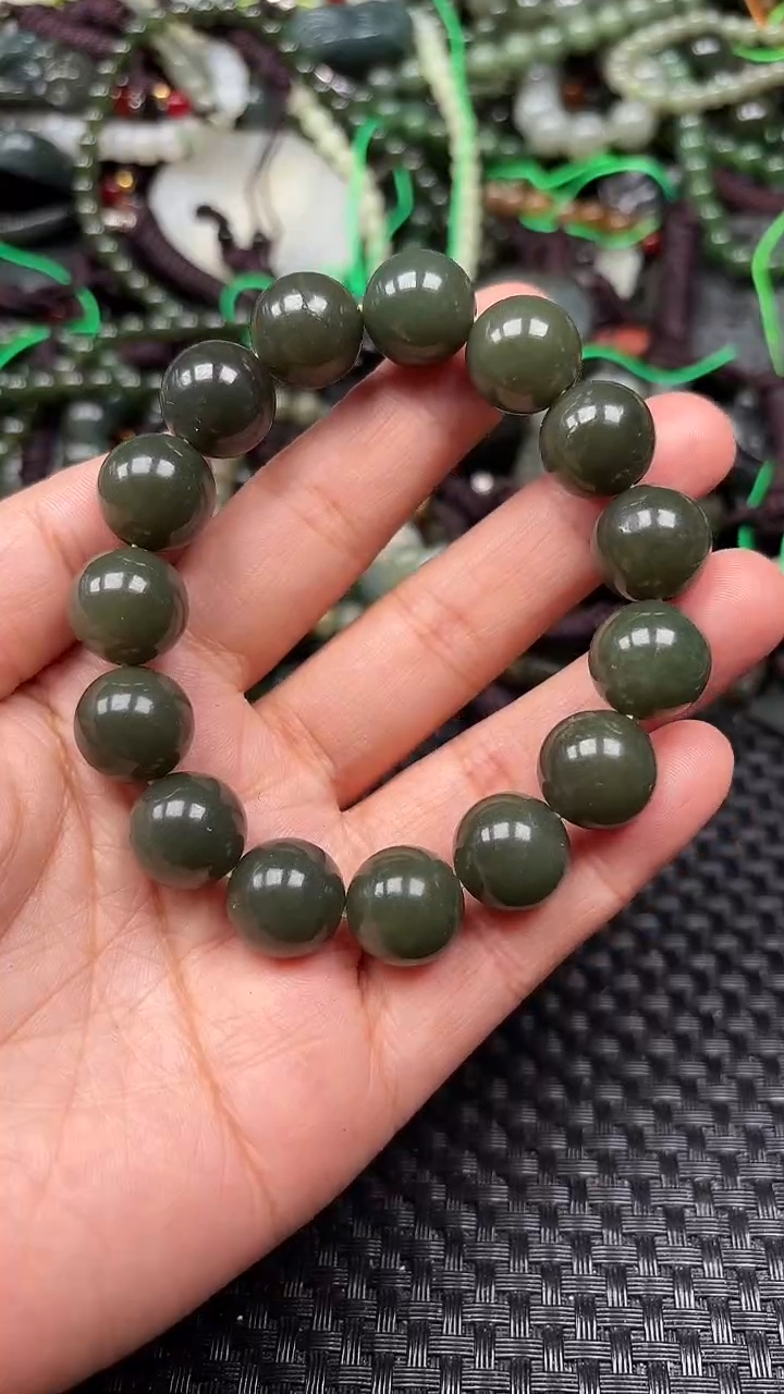 和田玉未镶嵌颈饰1