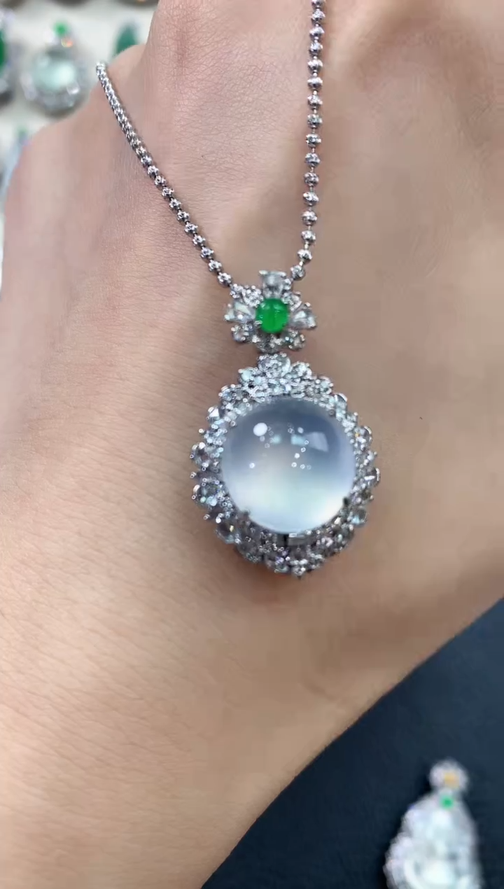 【闪购商品】翡翠吊坠(不含链)18K金镶嵌B149   