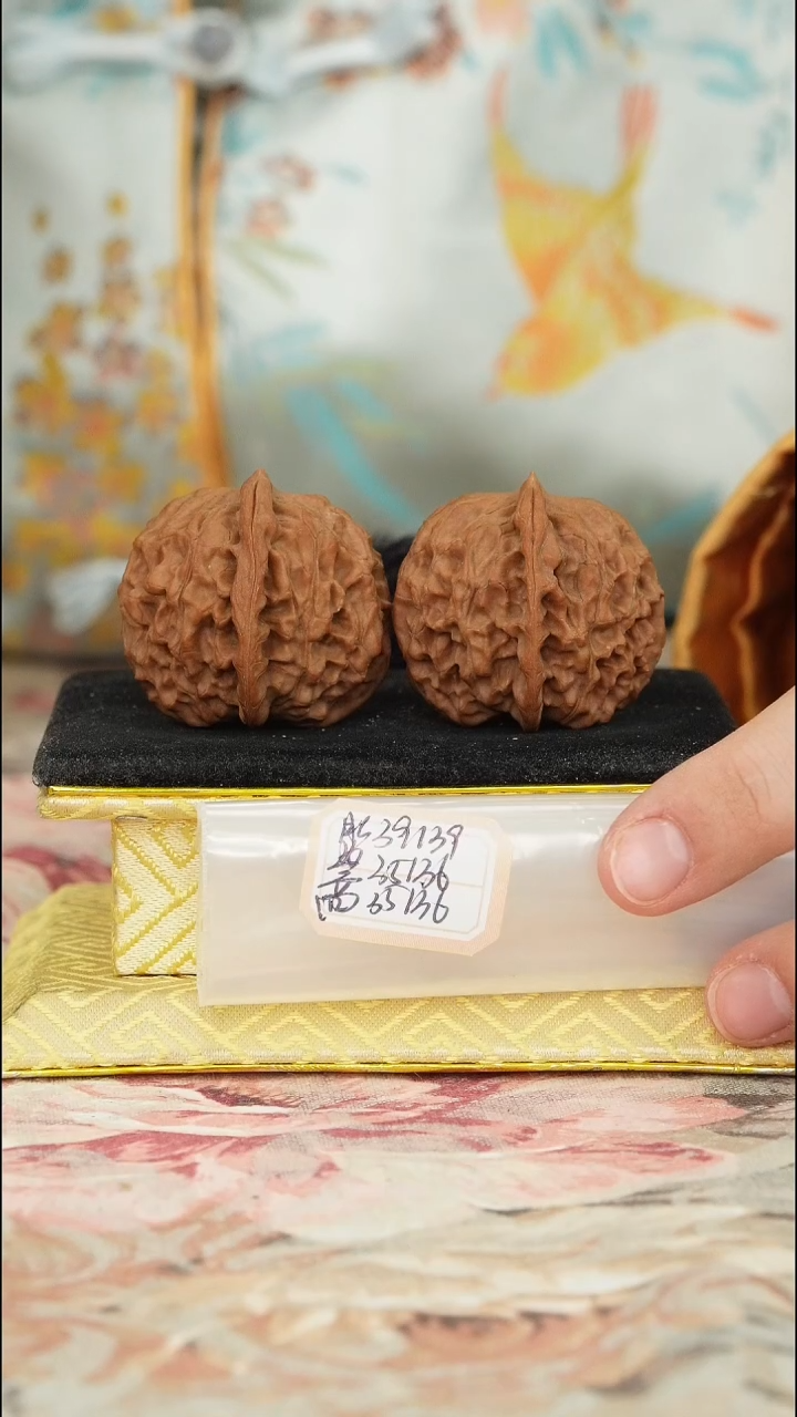 【闪购商品】文玩核桃把件非嫁接元宝