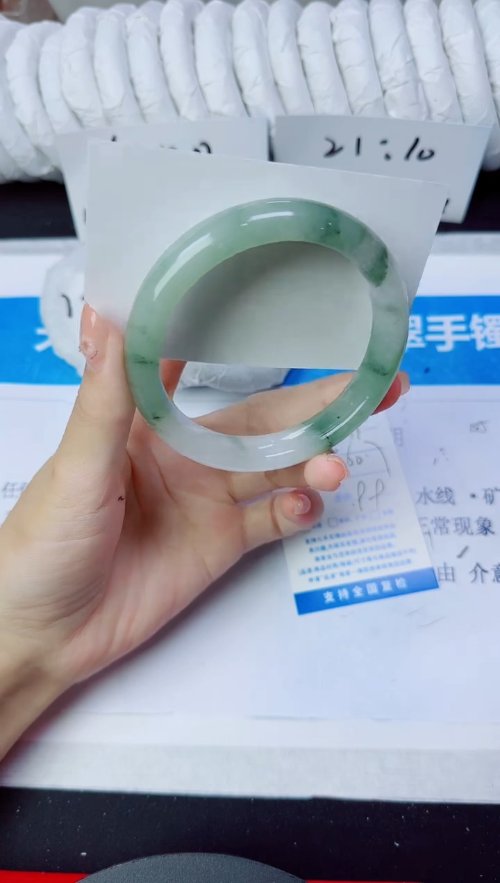 石英质玉手镯未镶嵌73/60.7