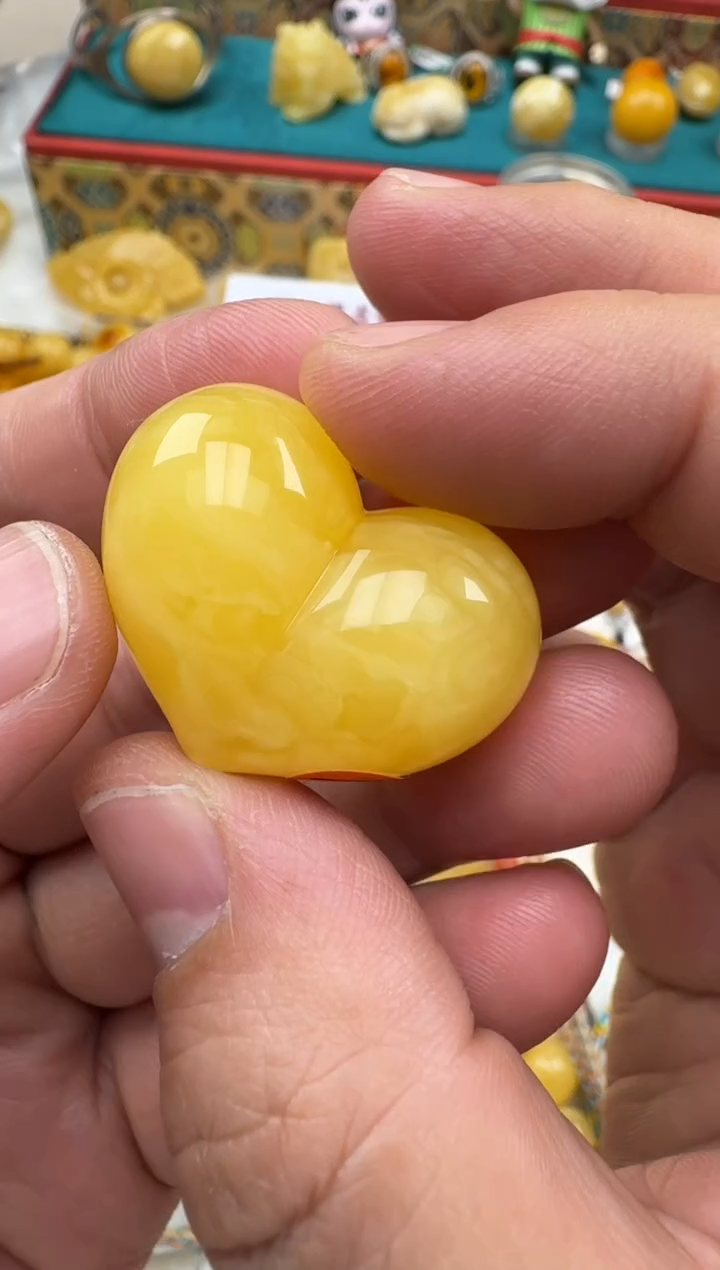 琥珀未镶嵌珠宝奇石吊坠HZ238