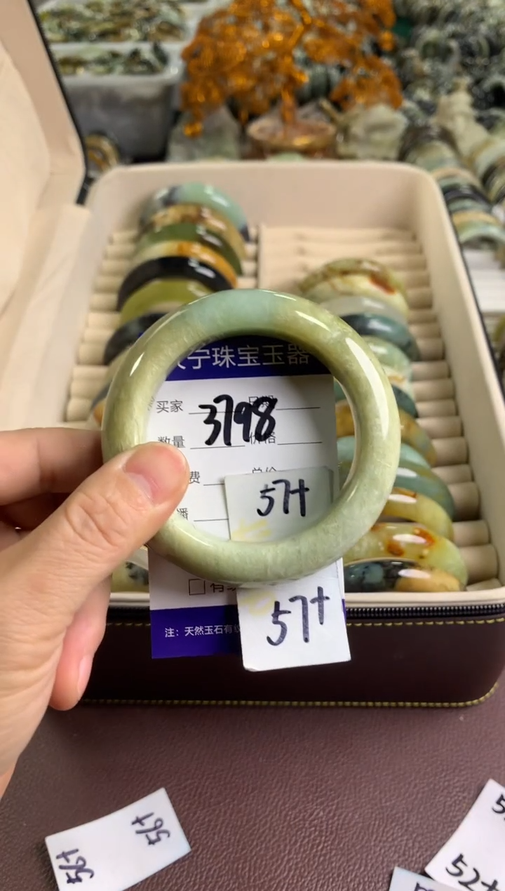 【闪购商品】蛇纹石玉手镯未镶嵌3798