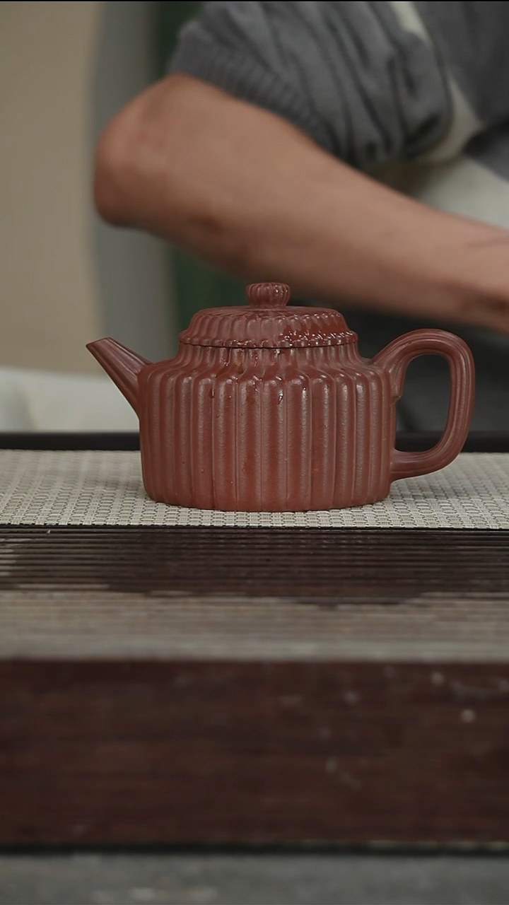 茶壶紫砂邵美华，带证300CC51号