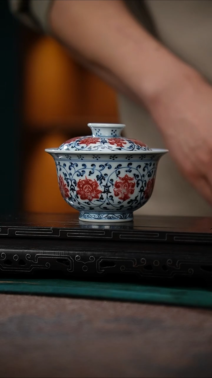 125-5青花釉里红缠枝莲内绘花芯元宝两才（元煦）