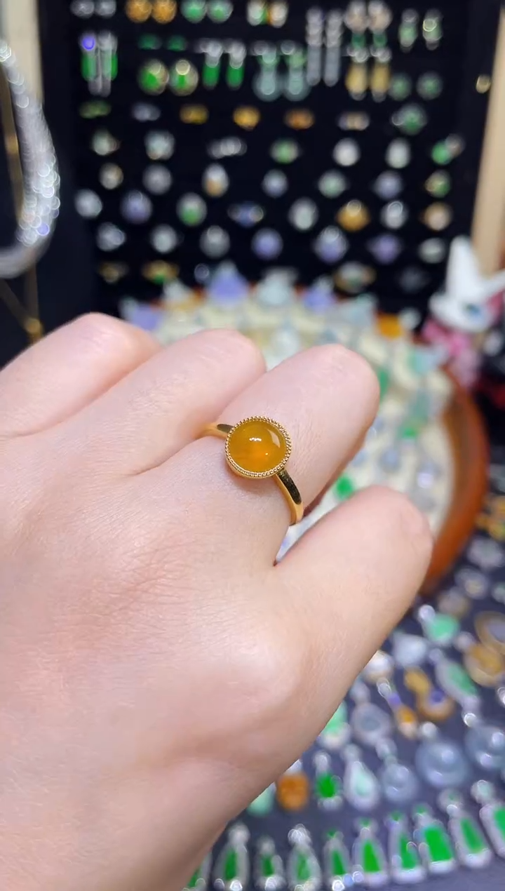 翡翠18K金镶嵌颈饰卡9高冰黄翡蛋戒指