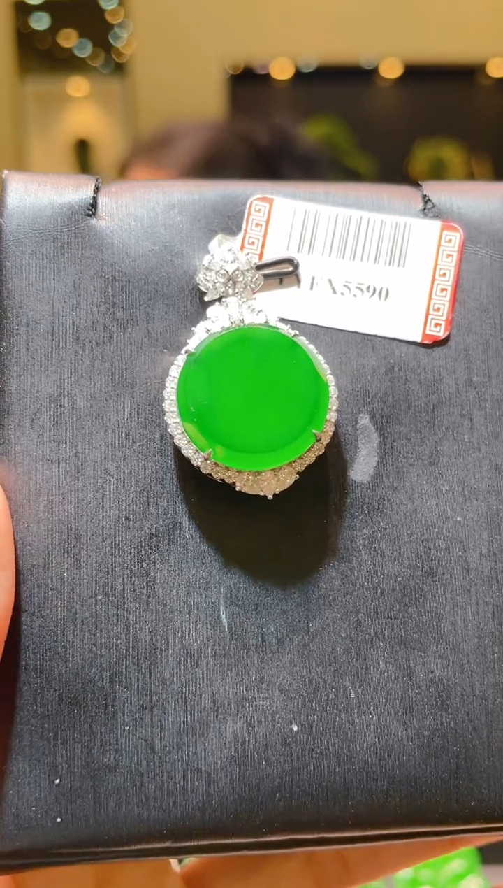 【闪购商品】翡翠吊坠(赠链)18K金镶嵌A70