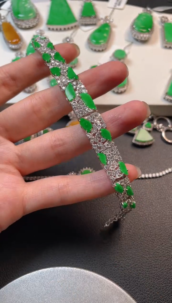 【闪购商品】翡翠吊坠(不含链)银S925镶嵌手链