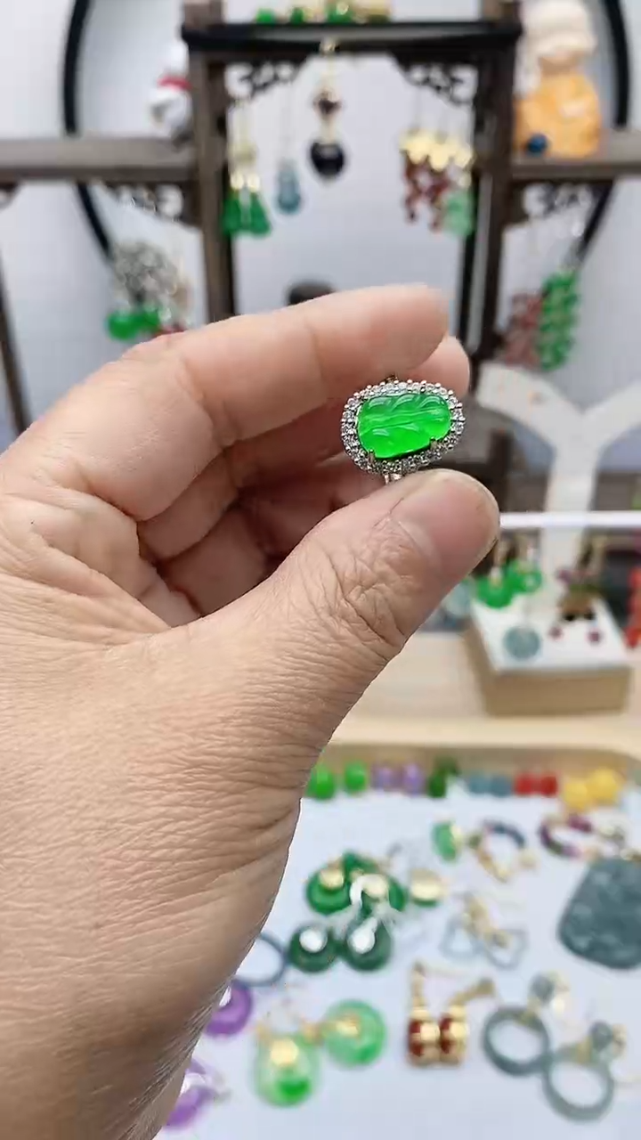 未镶嵌石英质玉戒指9696