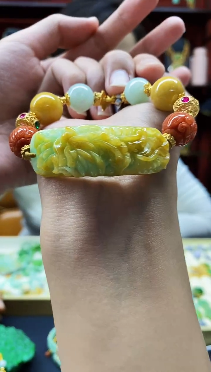 颈饰未镶嵌翡翠手串