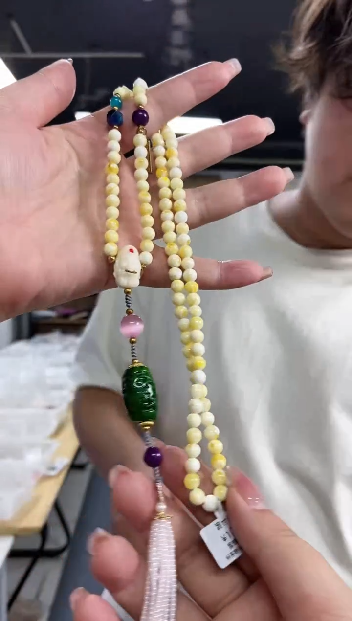 【闪购商品】蜜蜡裸石未镶嵌多样性发其一，颜色微差