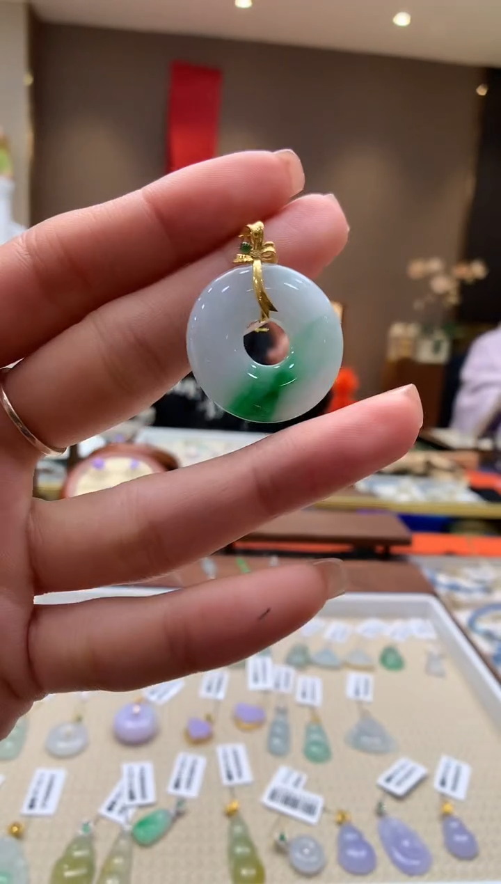 【闪购商品】翡翠颈饰18K金镶嵌甜甜圈