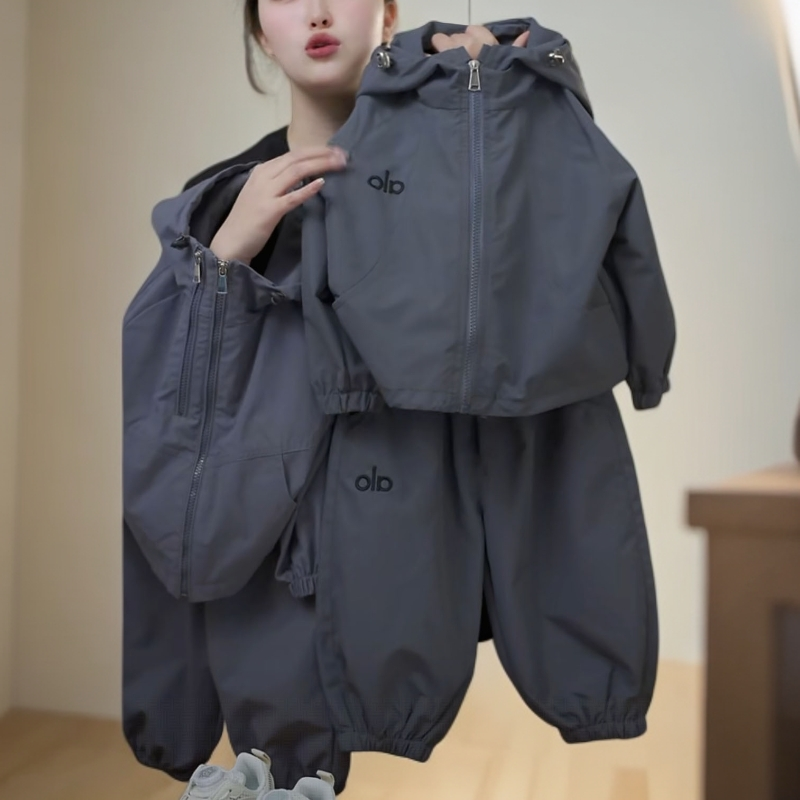 男女童秋季套装2025新款儿童运动防风冲锋衣连帽外套洋气休闲套装