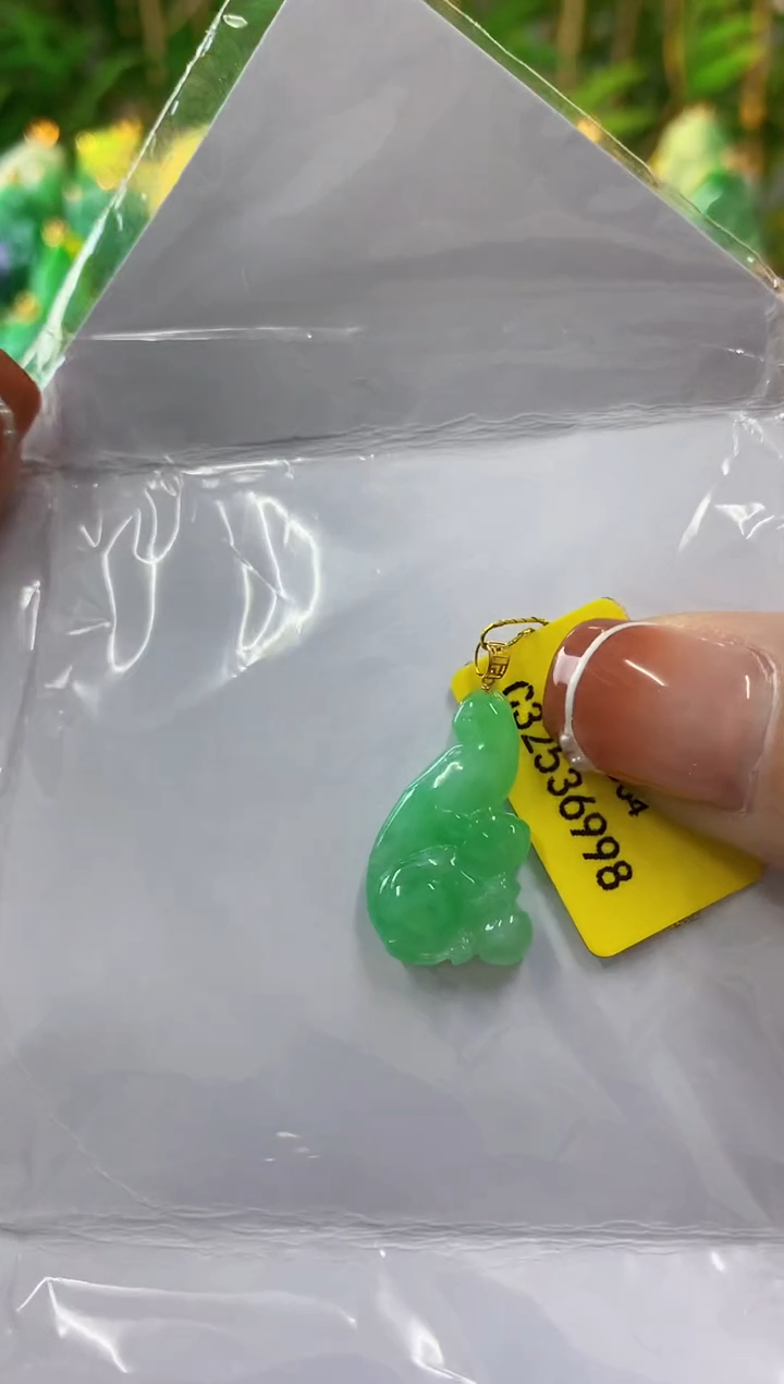 翡翠18K金镶嵌吊坠(不含链)缅甸翡翠挂件