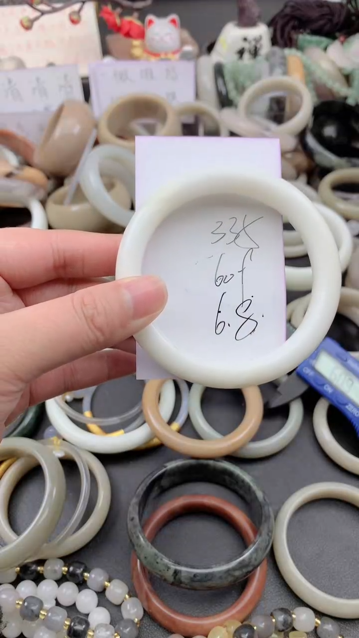 未镶嵌手镯石英质玉335