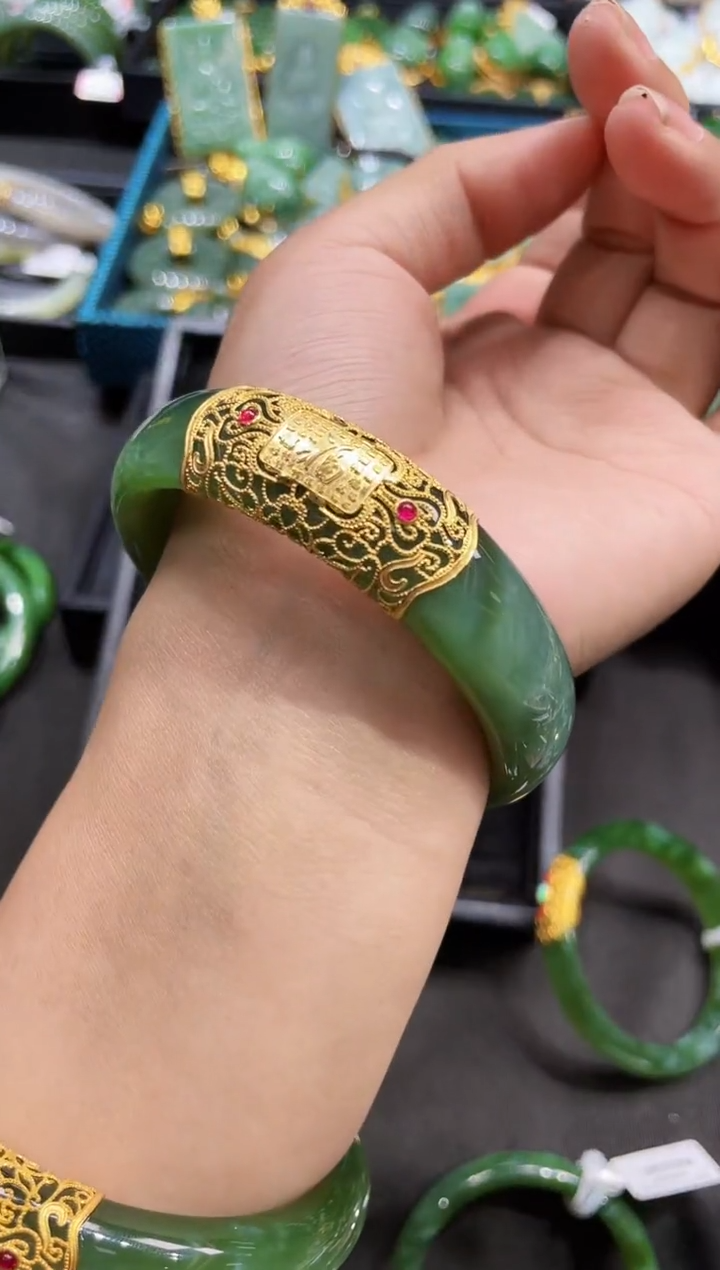 【闪购商品】和田玉手镯18K金镶嵌60多样性发一