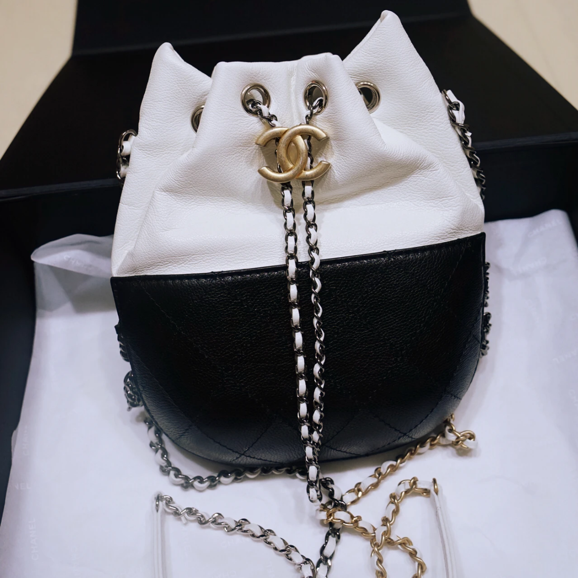99新 Chanel/香奈儿 香奈儿黑白甲壳虫流浪水桶单肩包9402011