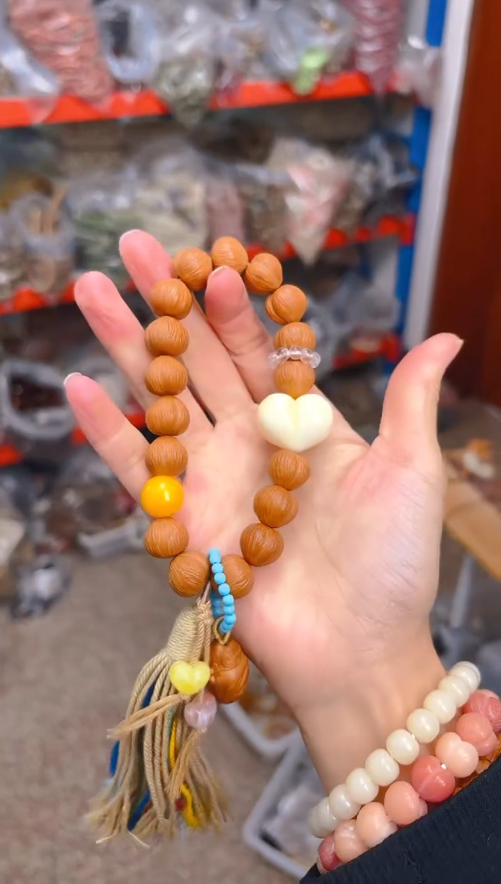 吊坠猴头核桃猴头屁桃新款手持