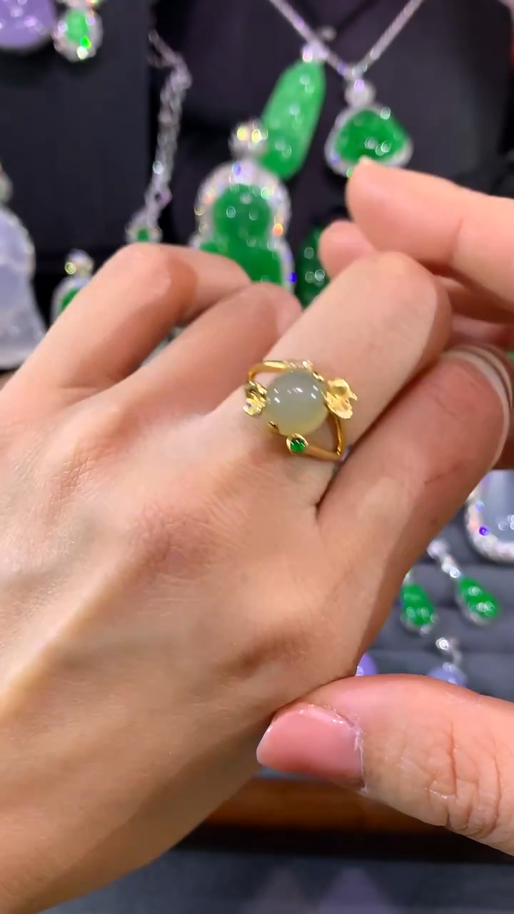 18K金镶嵌戒指翡翠戒指