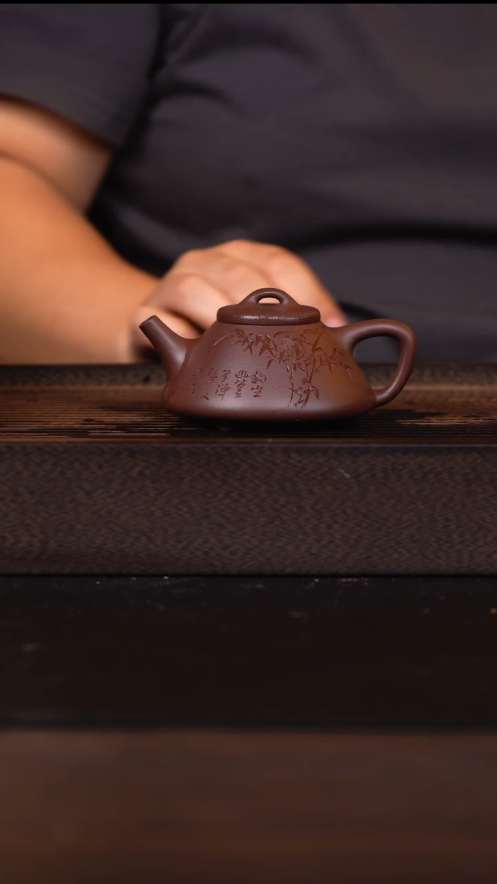茶壶紫砂微微瑕底槽青刻竹子冶3