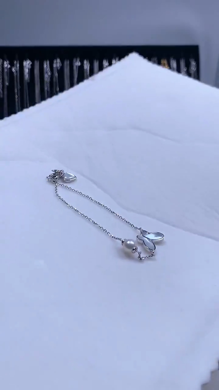 【闪购商品】海水珍珠手链银S925镶嵌蝴蝶款母贝珍珠手链