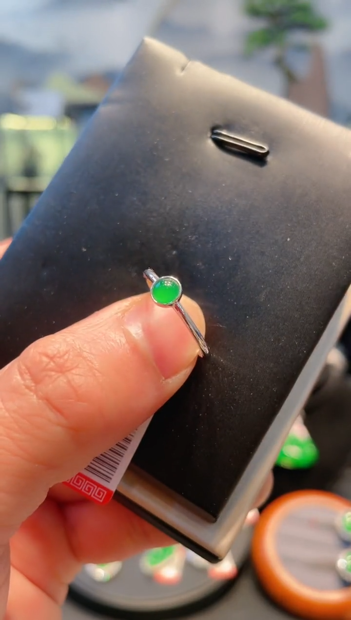 【闪购商品】翡翠颈饰18K金镶嵌A70戒指