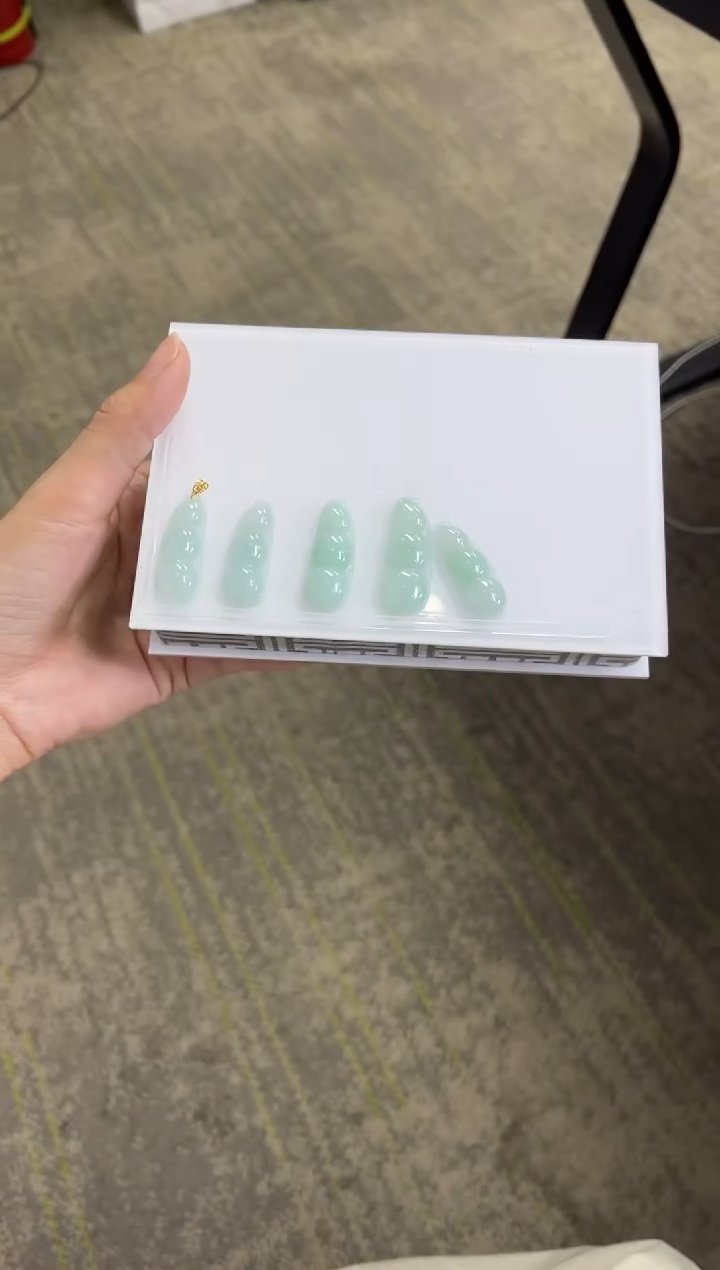 翡翠18K金镶嵌颈饰M38 /多样性发一件/配绳子