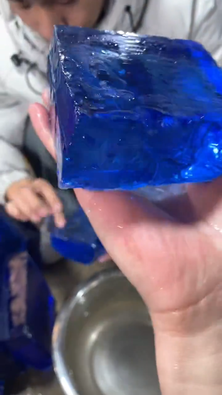 新疆五彩石原石摆件