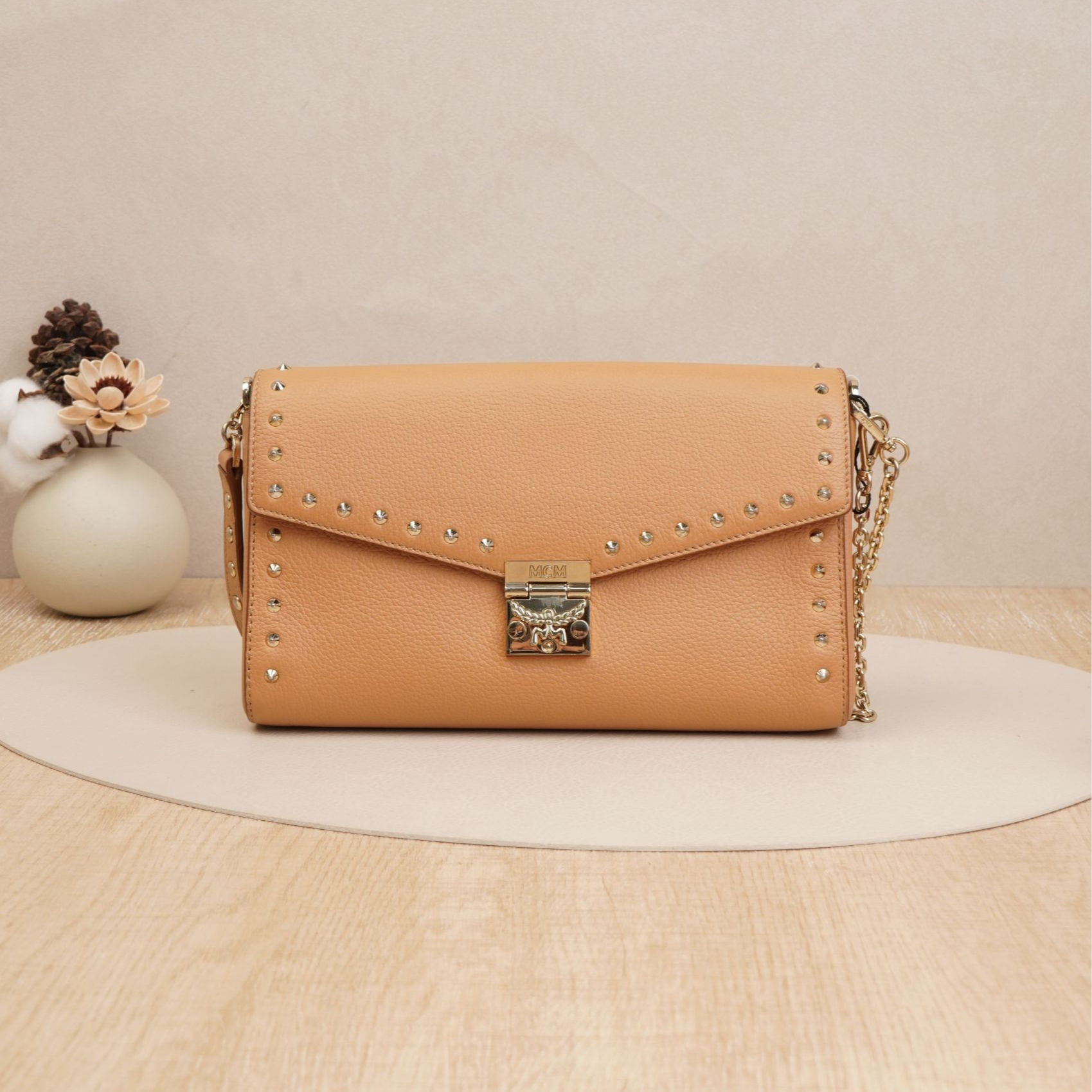 95新 MCM 铆钉链条包woc中号棕色牛皮/肩带/DS034817