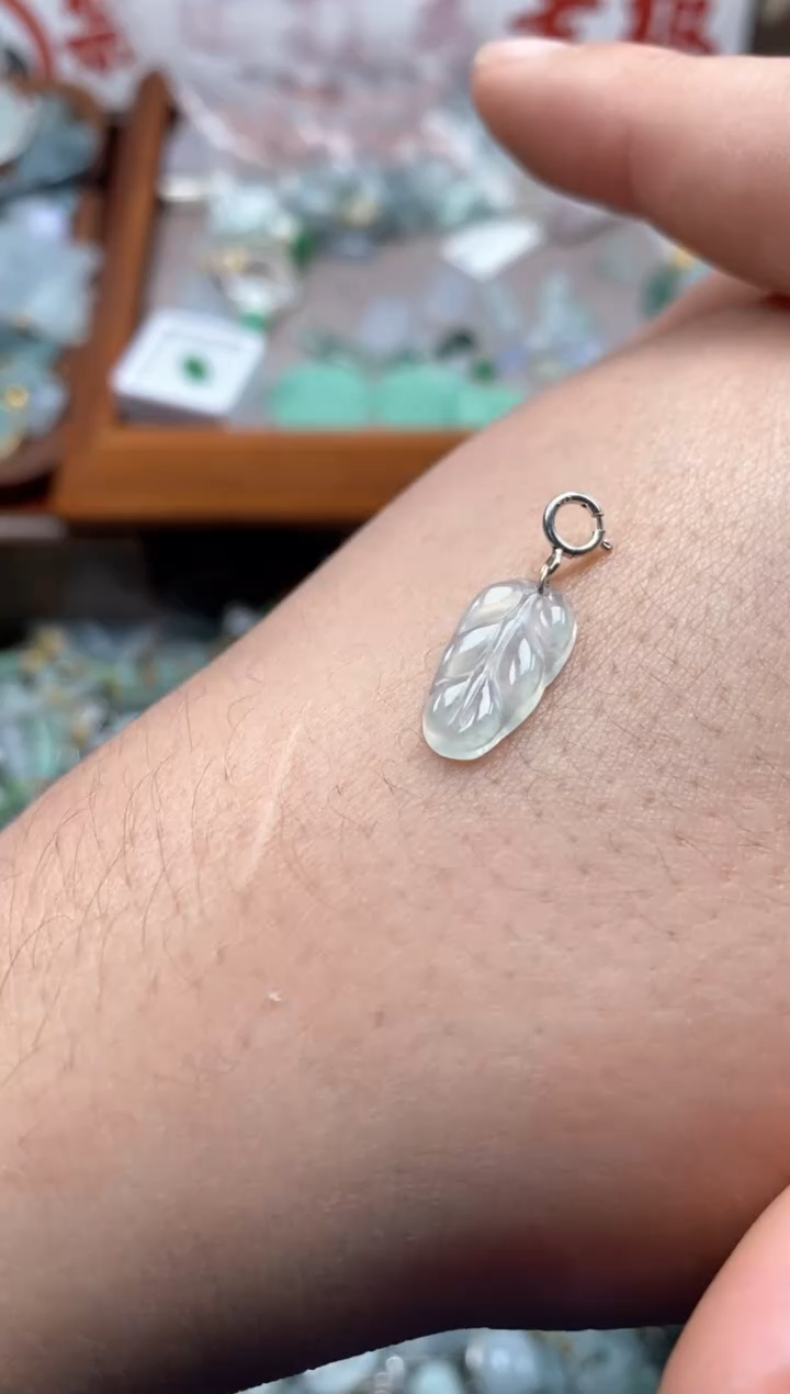 【闪购商品】翡翠颈饰未镶嵌哥哥