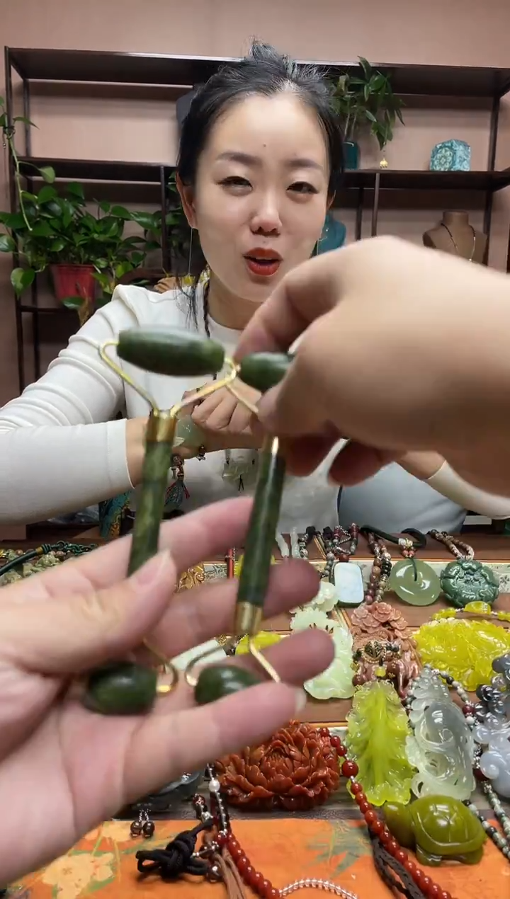 未镶嵌岫玉吊坠多样性发货发其中之一