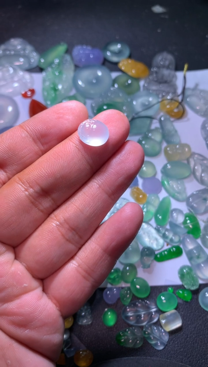 【闪购商品】翡翠颈饰未镶嵌金蝉