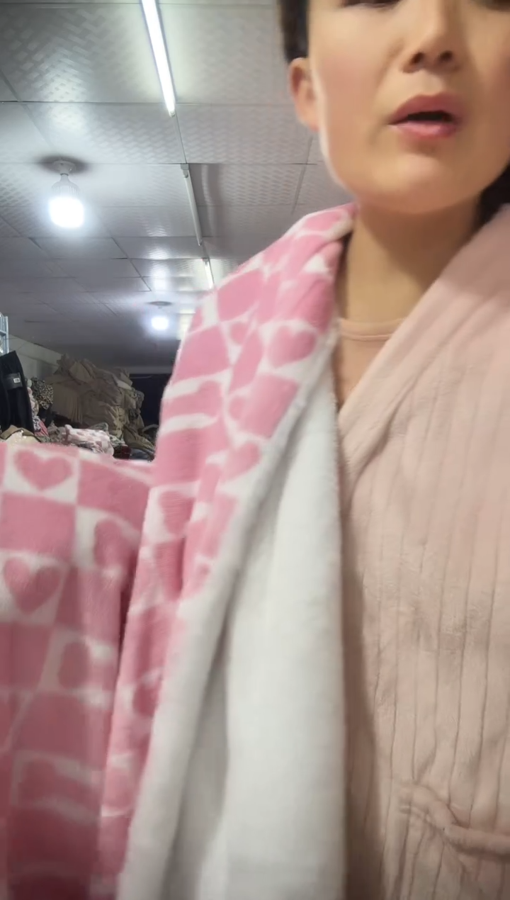 法兰绒粉色毛毯1.01*1.27