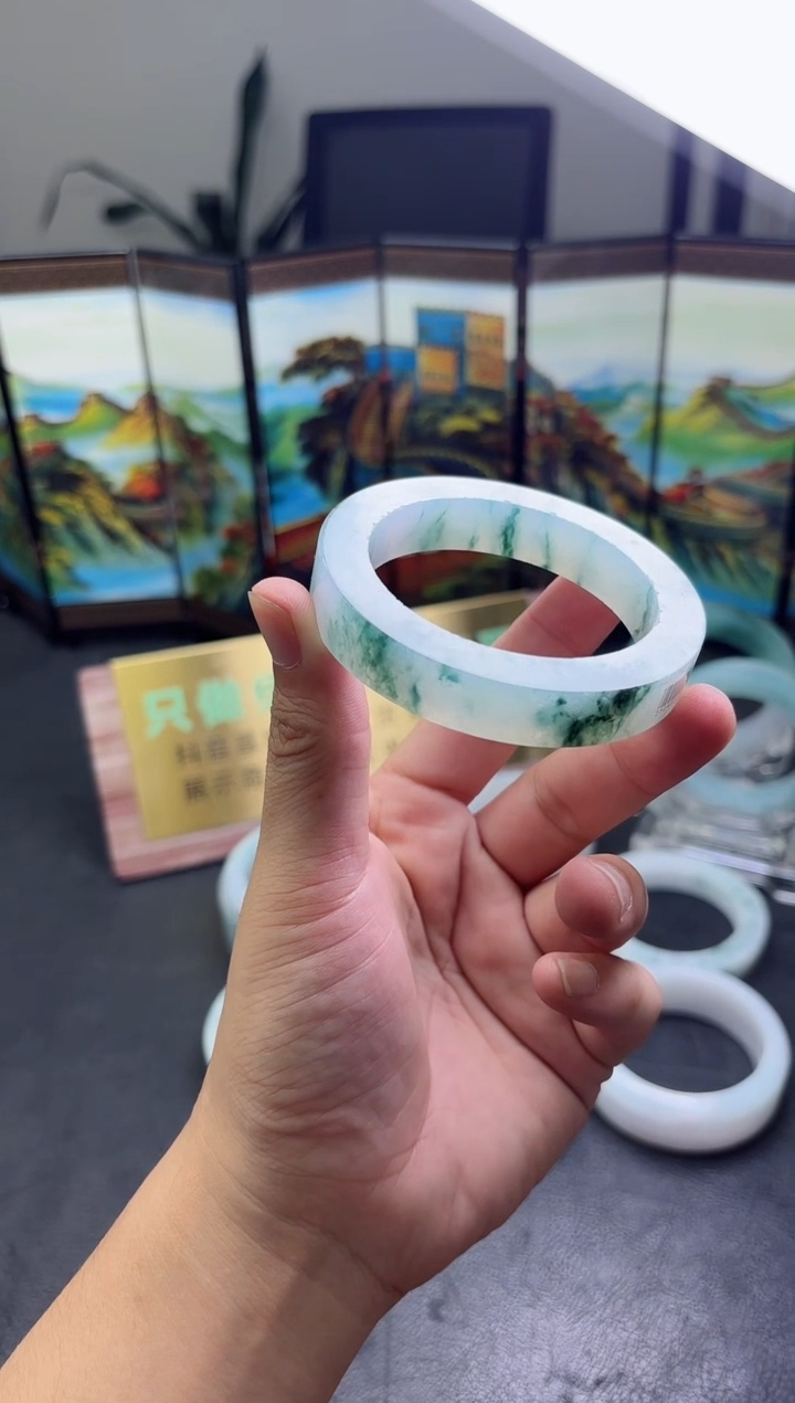 未镶嵌手镯定制翡翠D****l手镯