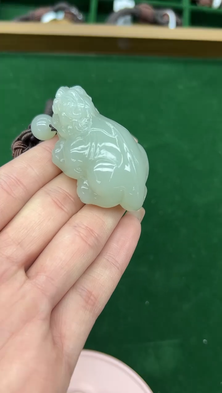 未镶嵌和田玉把件且末微色差近矿把件