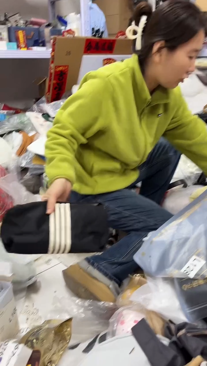 PVC点点小红心 没关注的关注一下主播