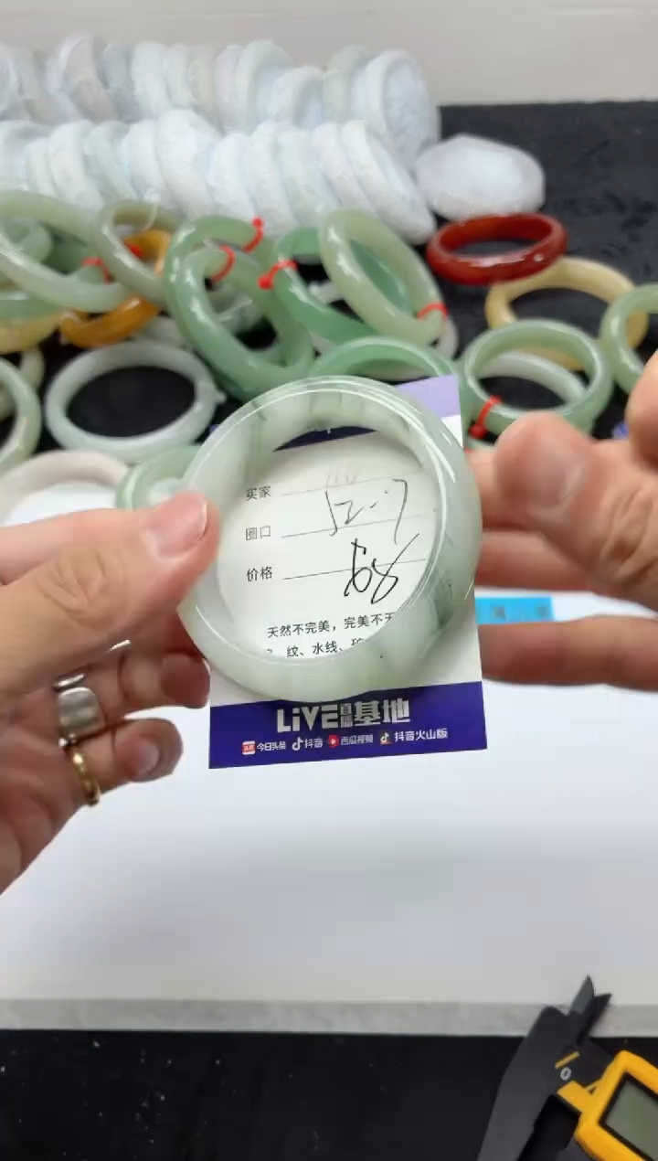 未镶嵌手镯石英质玉116