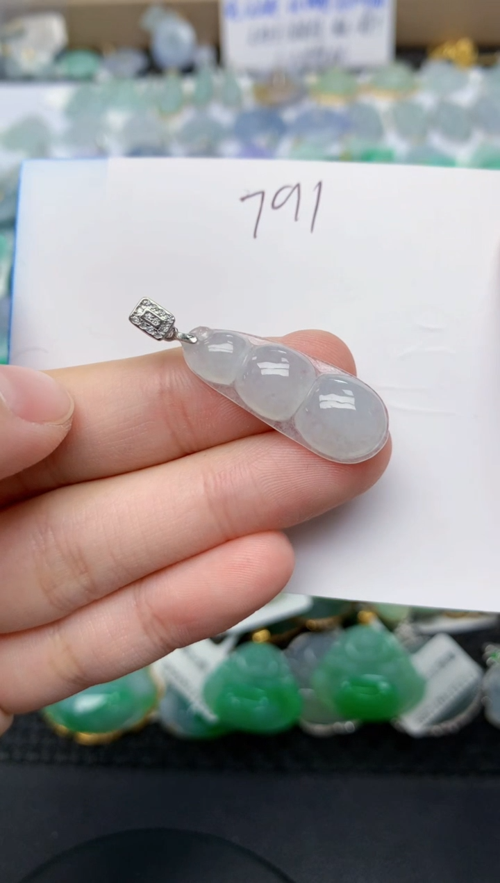 翡翠未镶嵌颈饰天然缅甸A货翡翠