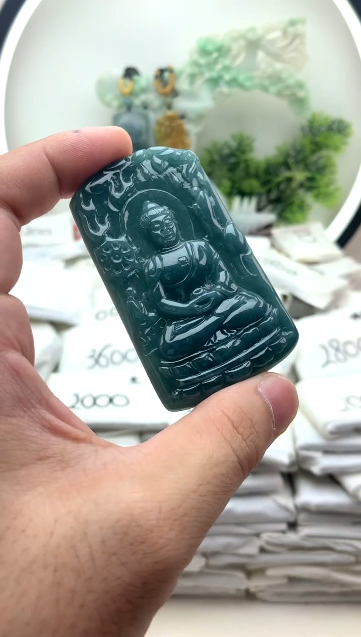 颈饰未镶嵌翡翠大日如来