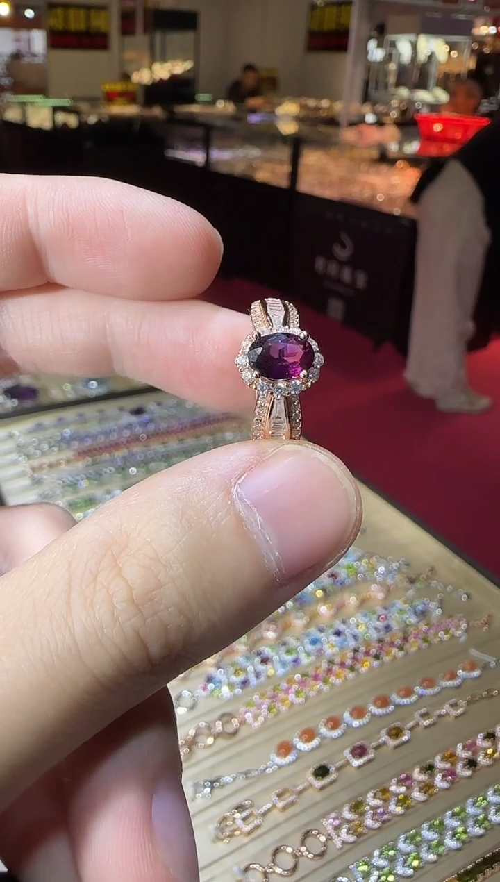 银S925镶嵌戒指石榴石（紫牙乌）6*8mm